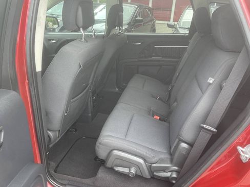 Used 2010 Dodge Journey SXT w/ Flexible Seating Group FWD image 24