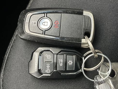 Used 2018 Ford Edge SEL AWD/4WD image 24