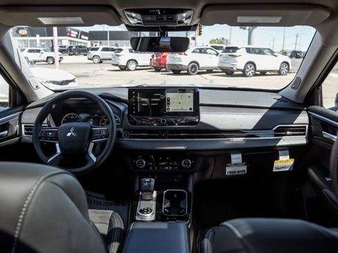 New 2026 Mitsubishi Outlander AWD image 17