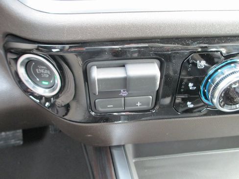 New 2026 GMC Sierra 1500 SLT w/ SLT Premium Plus Package image 16