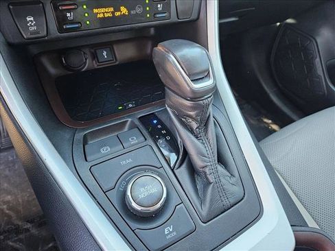 Used 2021 Toyota RAV4 Limited image 14