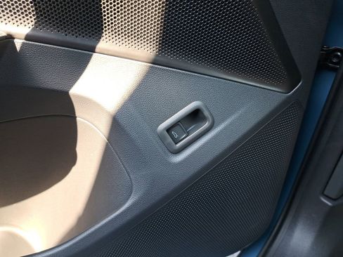 New 2025 Volkswagen Tiguan SE image 33