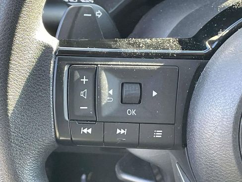 Used 2023 Nissan Rogue SV image 19