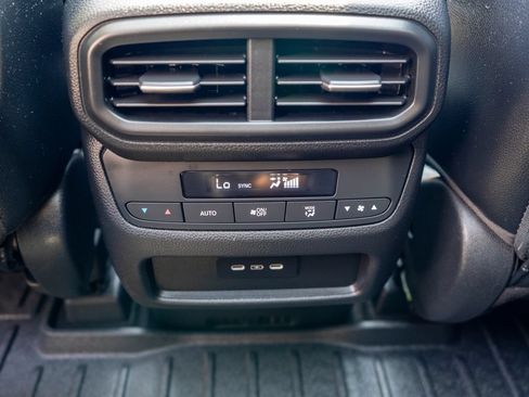 Used 2024 Honda Pilot Touring image 15
