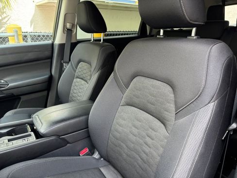 Used 2025 Nissan Pathfinder SV FWD image 38