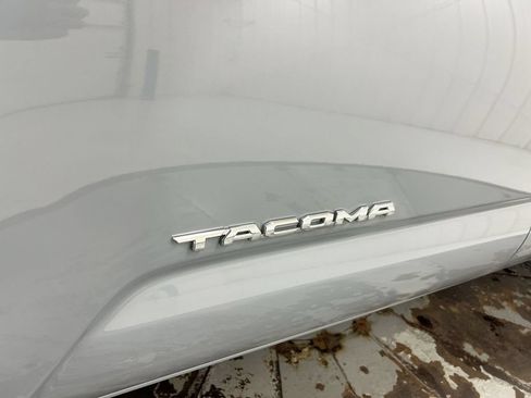 Used 2021 Toyota Tacoma TRD Off-Road w/ TRD Premium Off Road Package AWD/4WD image 27