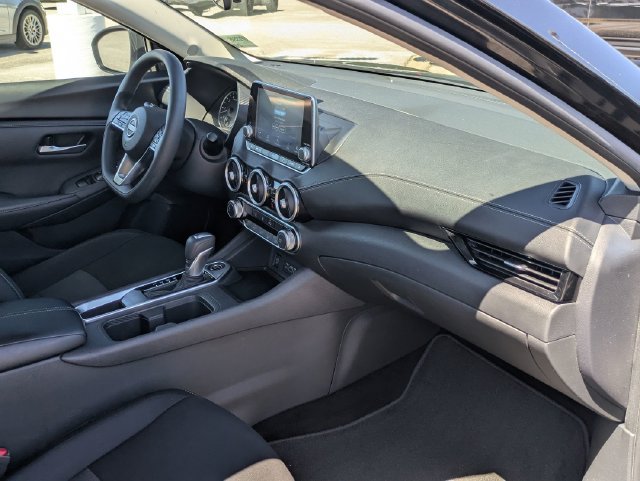Used 2025 Nissan Sentra SV FWD image 31