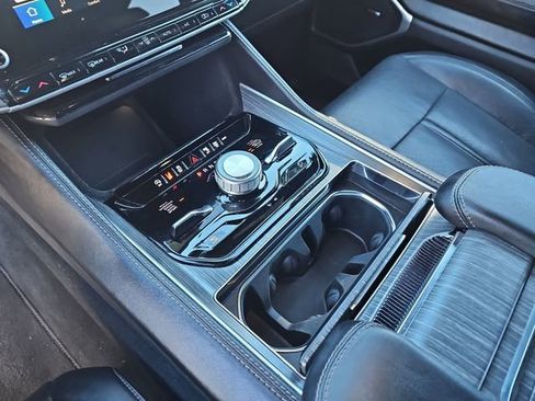 Used 2024 Jeep Wagoneer L Series III w/ Flexible Seating Group image 28