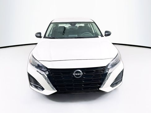 Used 2025 Nissan Altima 2.5 SV image 2