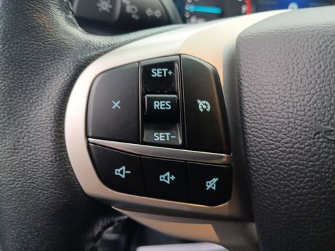 Used 2022 Ford Explorer XLT w/ Equipment Group 202A image 18