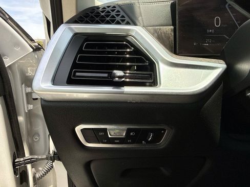 Used 2023 BMW X7 xDrive40i w/ Premium Package AWD/4WD image 38