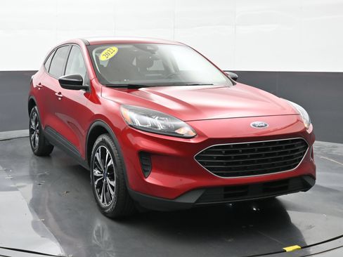 Used 2022 Ford Escape SE w/ SE Sport Appearance Package AWD/4WD image 6