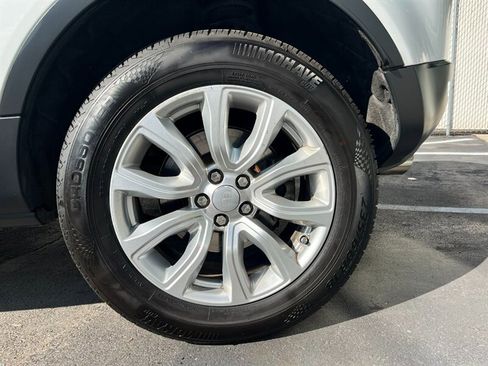 Used 2018 Land Rover Range Rover Evoque SE image 12