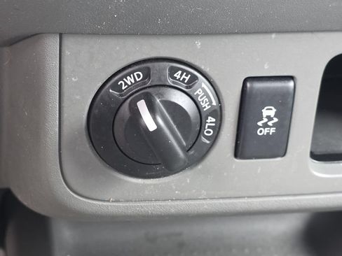 Used 2017 Nissan Frontier SV AWD/4WD image 13