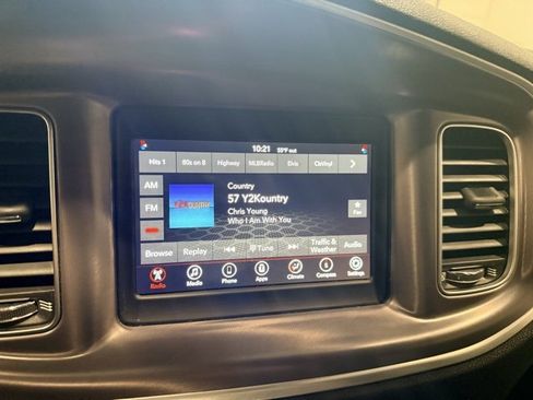 Used 2019 Dodge Charger SXT image 32