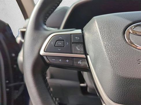 Used 2023 Toyota Highlander XLE FWD image 18