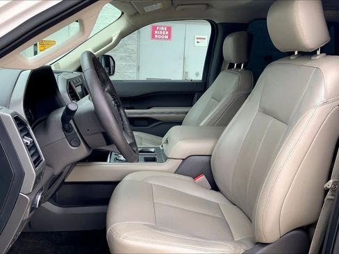 Used 2018 Ford Expedition XLT w/ Equipment Group 202A image 7