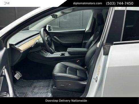 Used 2022 Tesla Model Y Performance image 17