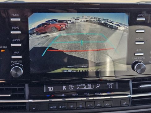 Used 2022 Toyota Sienna XLE image 16