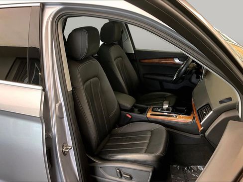 Used 2023 Audi Q5 2.0T Premium Plus w/ Premium Plus Package AWD/4WD image 9