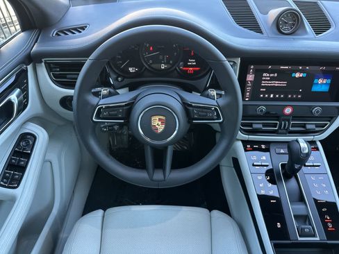 Certified 2025 Porsche Macan AWD/4WD image 15