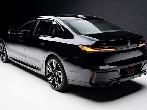 Used 2023 BMW i7 xDrive60 w/ Executive Package 2 image 23