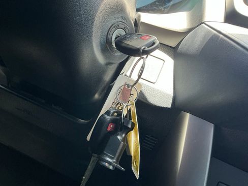 Used 2018 Toyota RAV4 LE w/ Carpet Mat Package FWD image 30