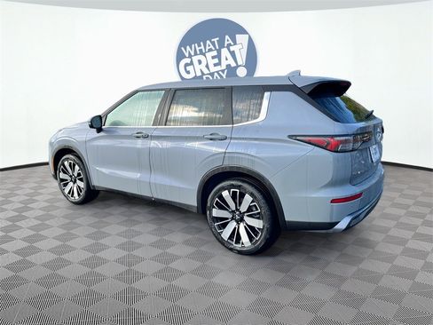 New 2026 Mitsubishi Outlander SE image 3