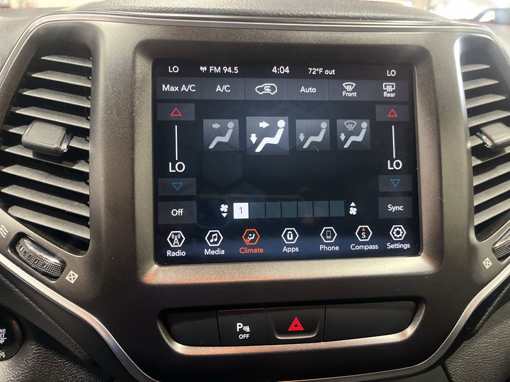 Used 2020 Jeep Cherokee Trailhawk AWD/4WD image 30