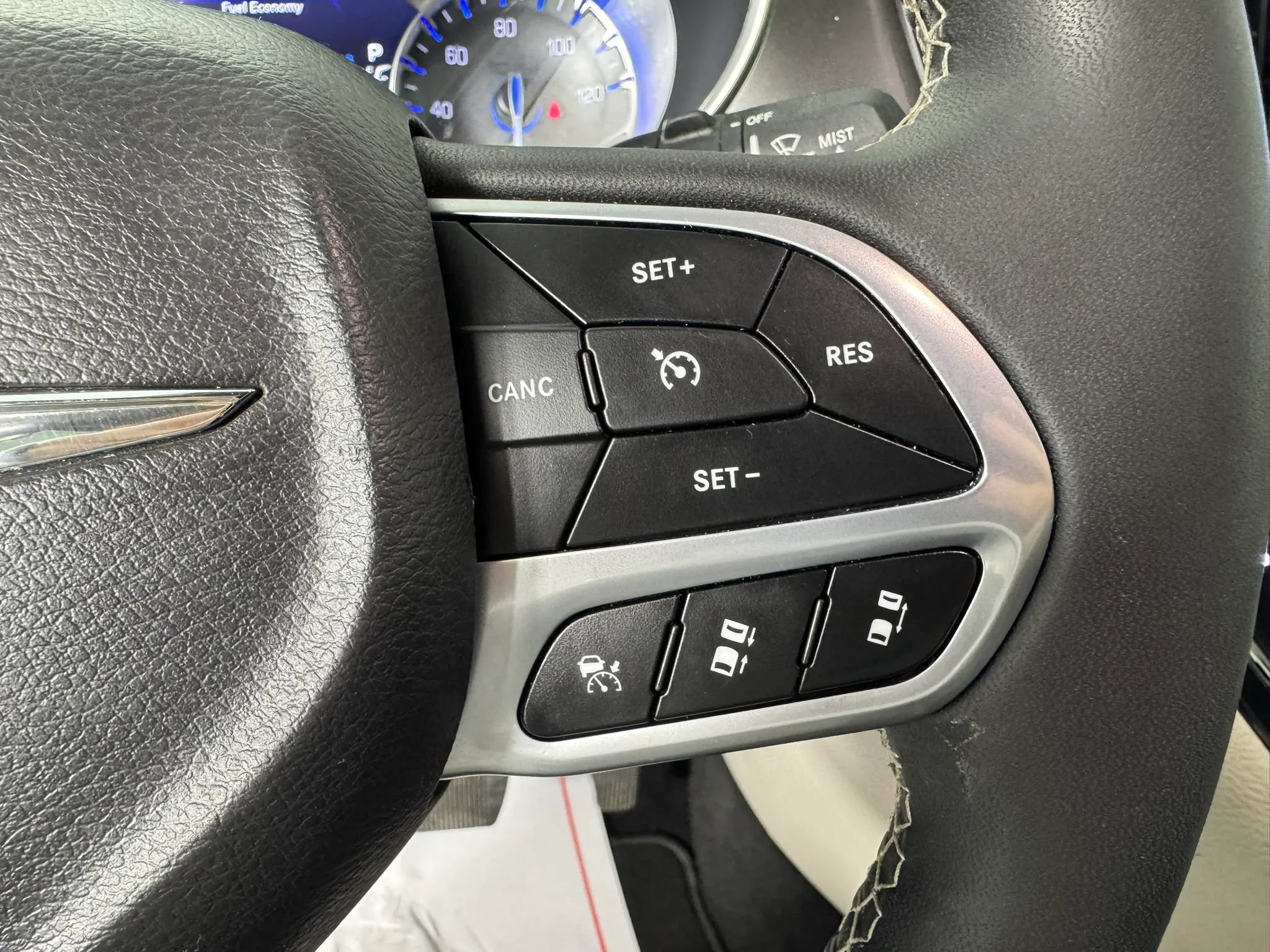 Used 2024 Chrysler Pacifica Touring-L AWD/4WD image 16