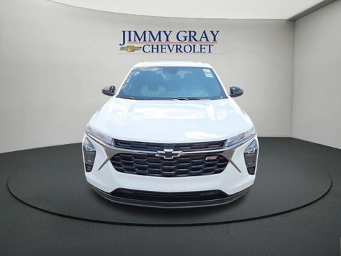 New 2026 Chevrolet Trax RS w/ Sunroof Package FWD image 8