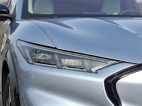 Used 2022 Ford Mustang Mach-E Premium image 9