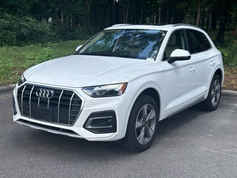 Used 2023 Audi Q5 2.0T Premium Plus w/ Premium Plus Package AWD/4WD image 3