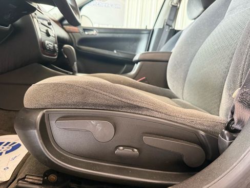 Used 2009 Chevrolet Impala LS FWD image 18