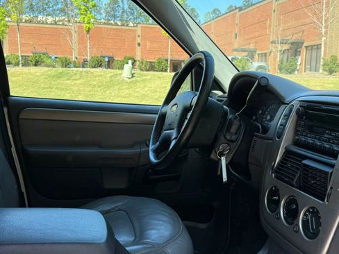 Used 2005 Ford Explorer Sport XLT image 24
