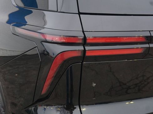 Used 2025 Chevrolet Traverse LT w/ LPO, Floor Liner Package image 33