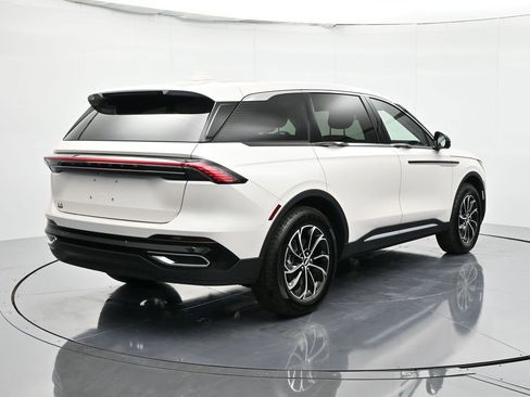 New 2026 Lincoln Nautilus Premier image 6