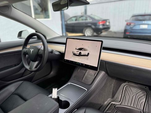 Used 2022 Tesla Model 3 image 18