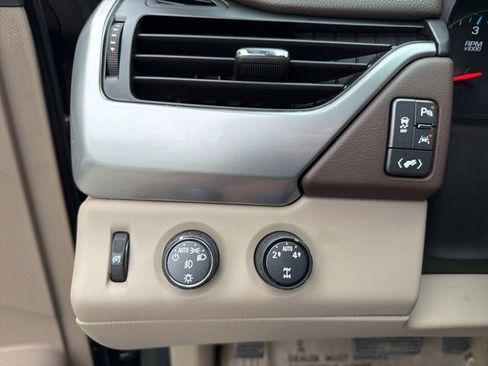 Used 2016 Chevrolet Suburban LT AWD/4WD image 18