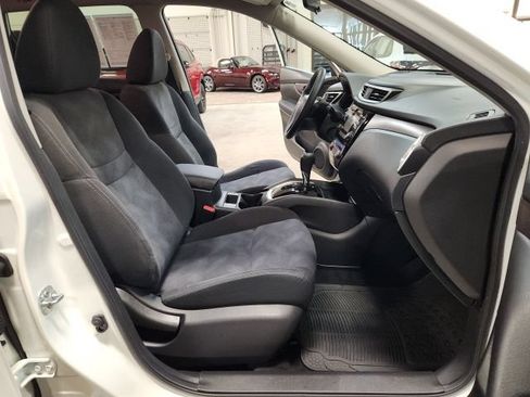 Used 2016 Nissan Rogue SV AWD/4WD image 29