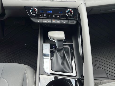 Certified 2025 Hyundai Elantra SEL FWD image 14