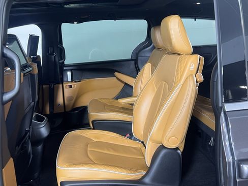 Used 2022 Chrysler Pacifica Pinnacle image 31