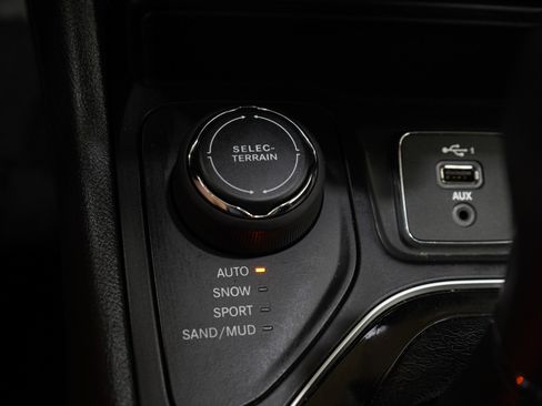 Used 2020 Jeep Cherokee Limited AWD/4WD image 29