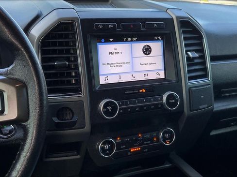 Used 2019 Ford Expedition XLT image 6