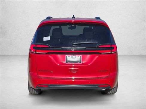 New 2026 Chrysler Pacifica Limited image 6
