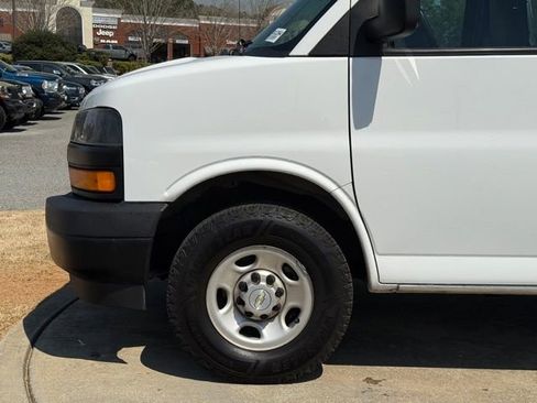 Used 2021 Chevrolet Express 2500 w/ Driver Convenience Package image 14