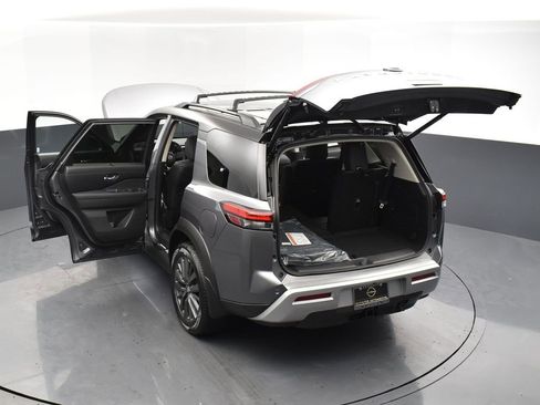 Certified 2025 Nissan Pathfinder SL w/ SL Premium Package image 31