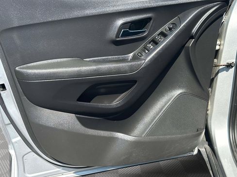 Used 2019 Chevrolet Trax LS FWD image 19