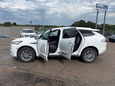Used 2023 Buick Enclave Essence w/ Trailering Package, 5000 lbs. FWD image 4