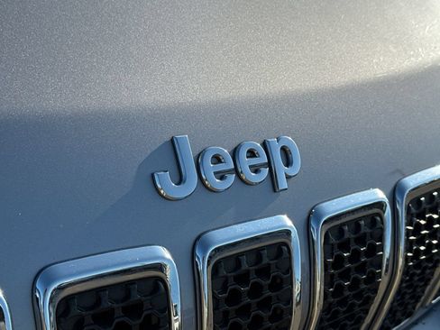Used 2019 Jeep Cherokee Limited FWD image 21